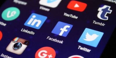 Device screen showing social media app icons