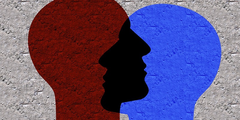 Blue and red silhouettes of heads facing to represent dialogue de sourds