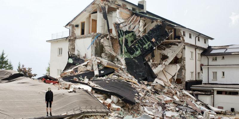 Colour photograph of a building destroyed by earthquake, Photo by Eva Frapiccini
