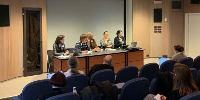 5 panelists behind a desk at the front of a lecture theatre. Karen Donders,Thomas Granryd, María Trinidad García Leiva, Michèle Ledger and Catherine Johnson.