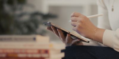 A hand using a sells with an iPad