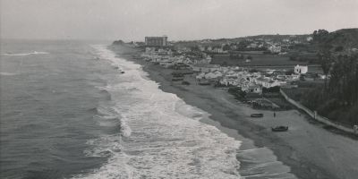 Black and white aerial photo of a beach in southern spain