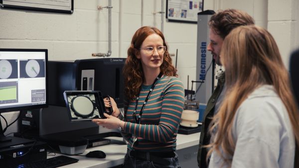 Sports and Performance Clothing: From Fibres to Function