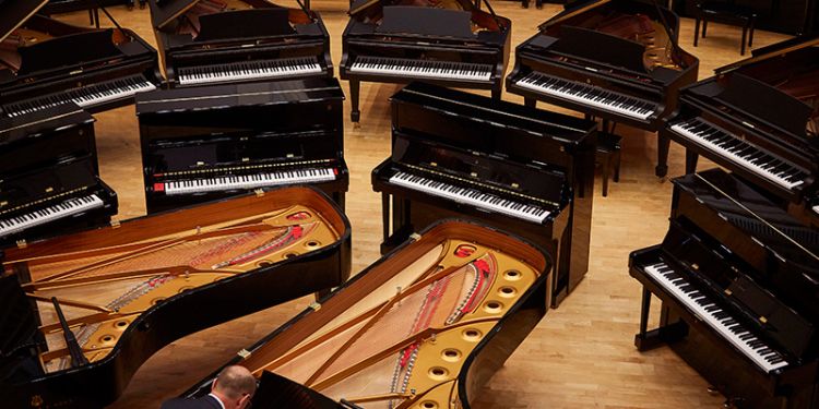 Steinway pianos in rows in a hall
