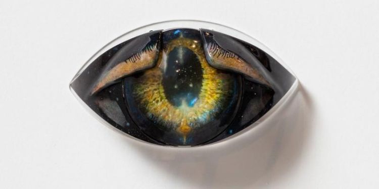 The Universe in Yor Eyes (2023) by Luis Enrique Zela-Koort. Epoxy resin, acrylic paint, pigments, aluminium, acrylic.