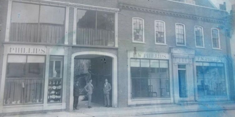 Photo of exterior of F.W. Phillips shop in Hitchin, circa 1910