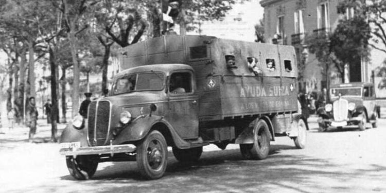 black and white photo of truck from Spanish Civil War