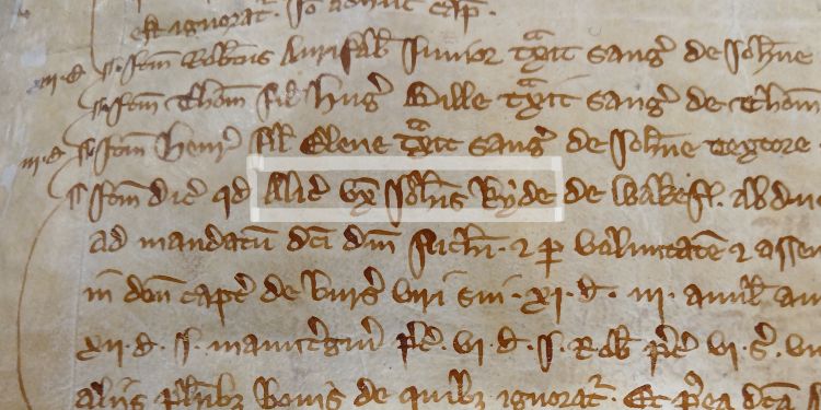 Close up of medieval document. The words Alic[e] uxor de JohnKYde are highlighted.