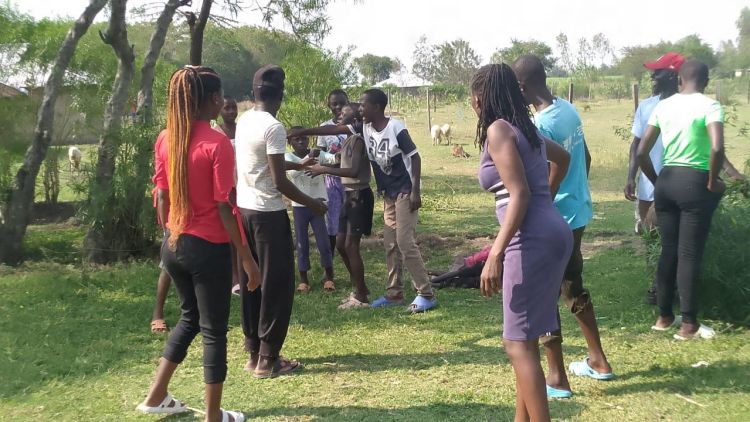 Arts based workshop in an outdoor space